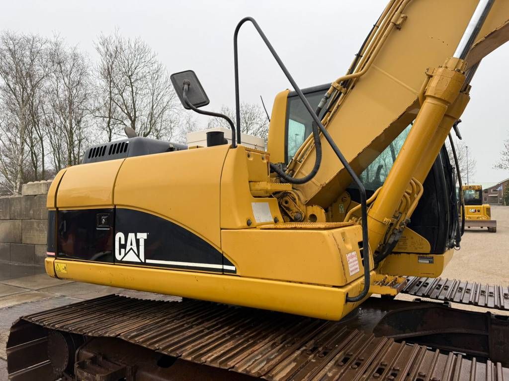 CAT 318 C L