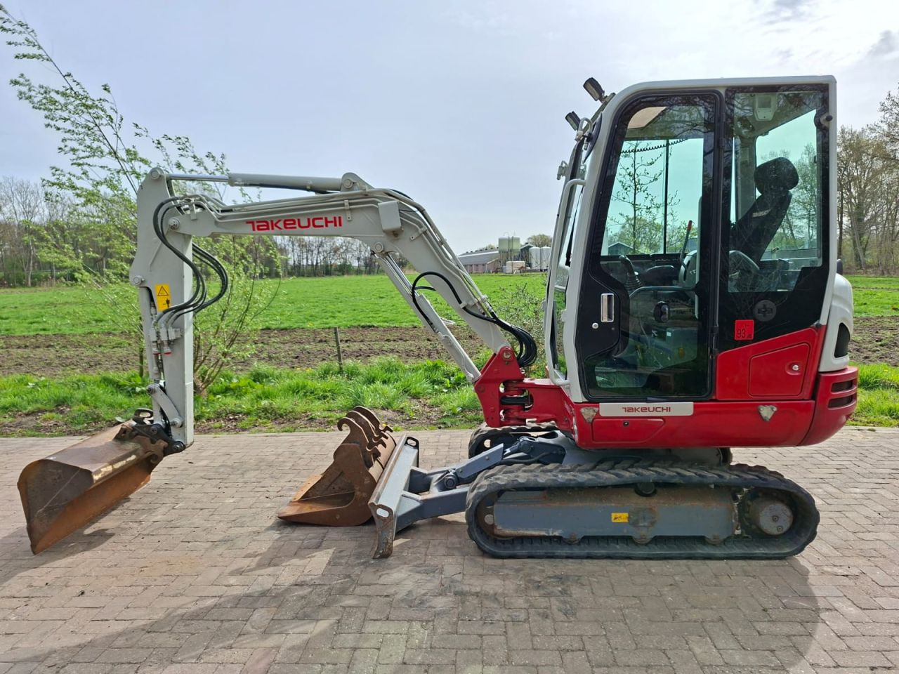 Takeuchi TB230 | bj 2017 | 5732uur | Sloopsorteer functie