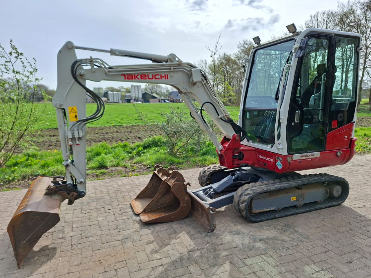Takeuchi TB230 | bj 2017 | 5732uur | Sloopsorteer functie