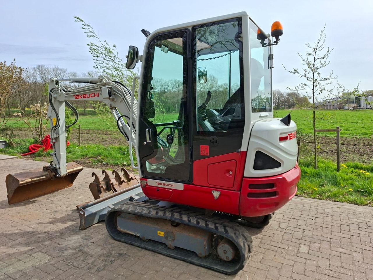 Takeuchi TB230 | bj 2017 | 5732uur | Sloopsorteer functie