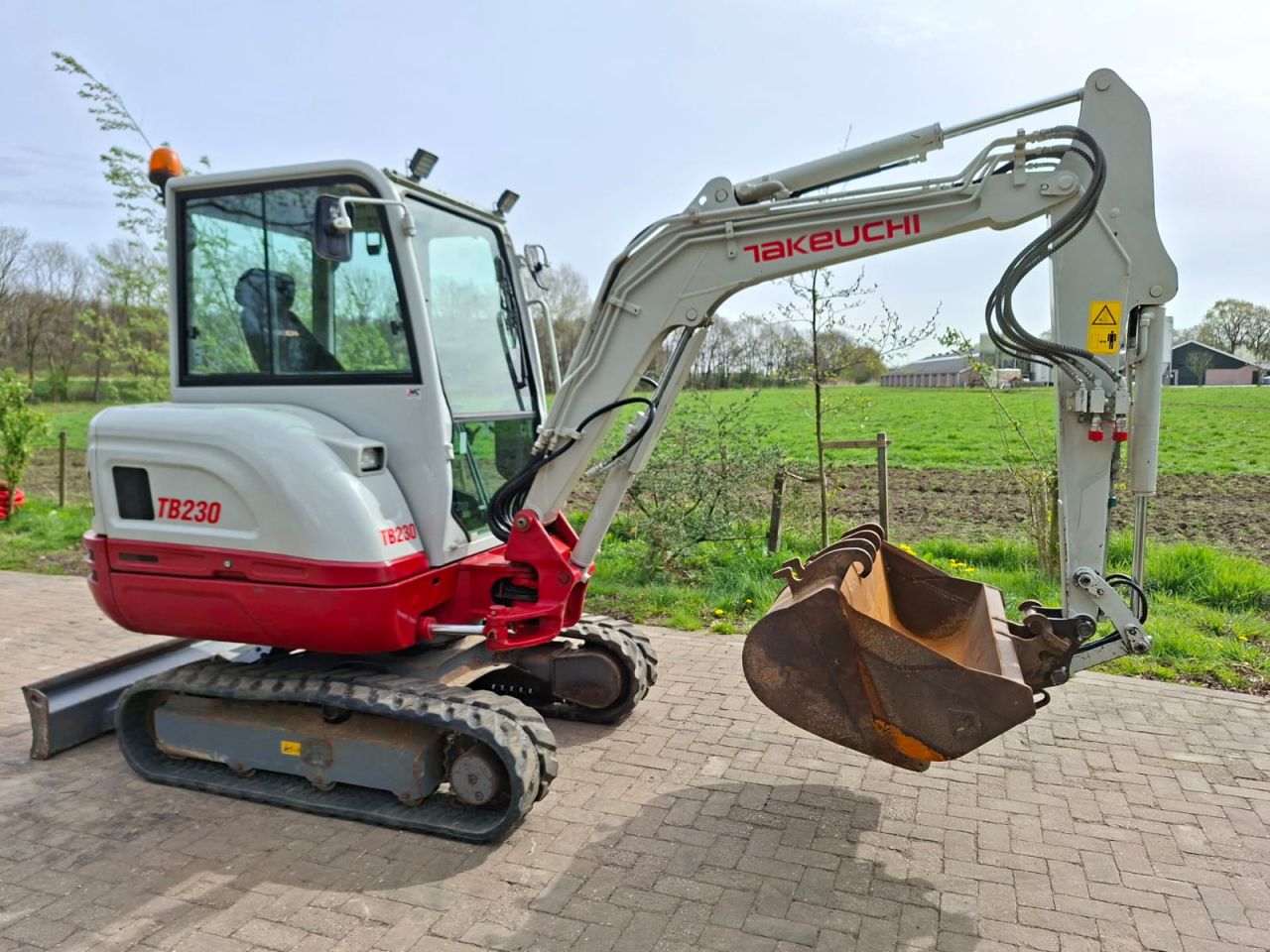 Takeuchi TB230 | bj 2017 | 5732uur | Sloopsorteer functie