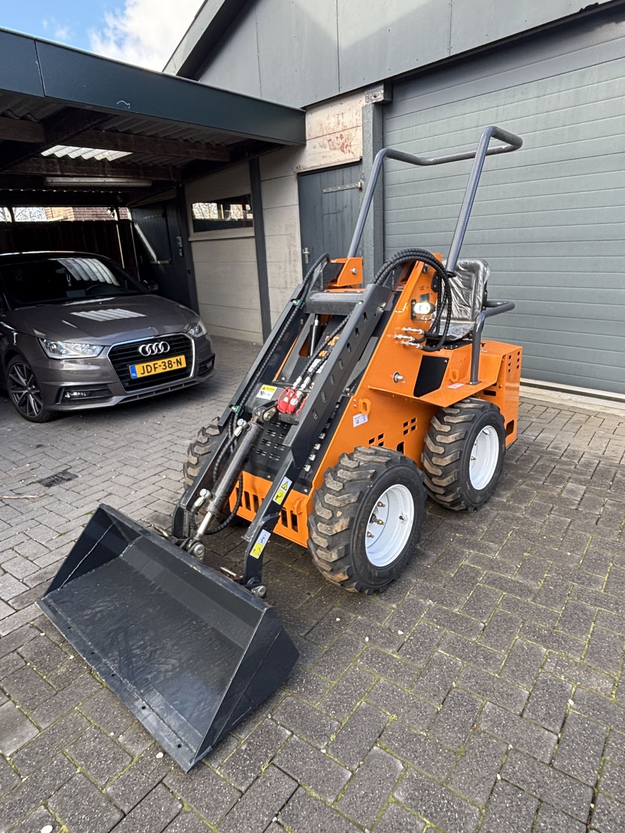 BCT Minishovel ( bobcat skidster)