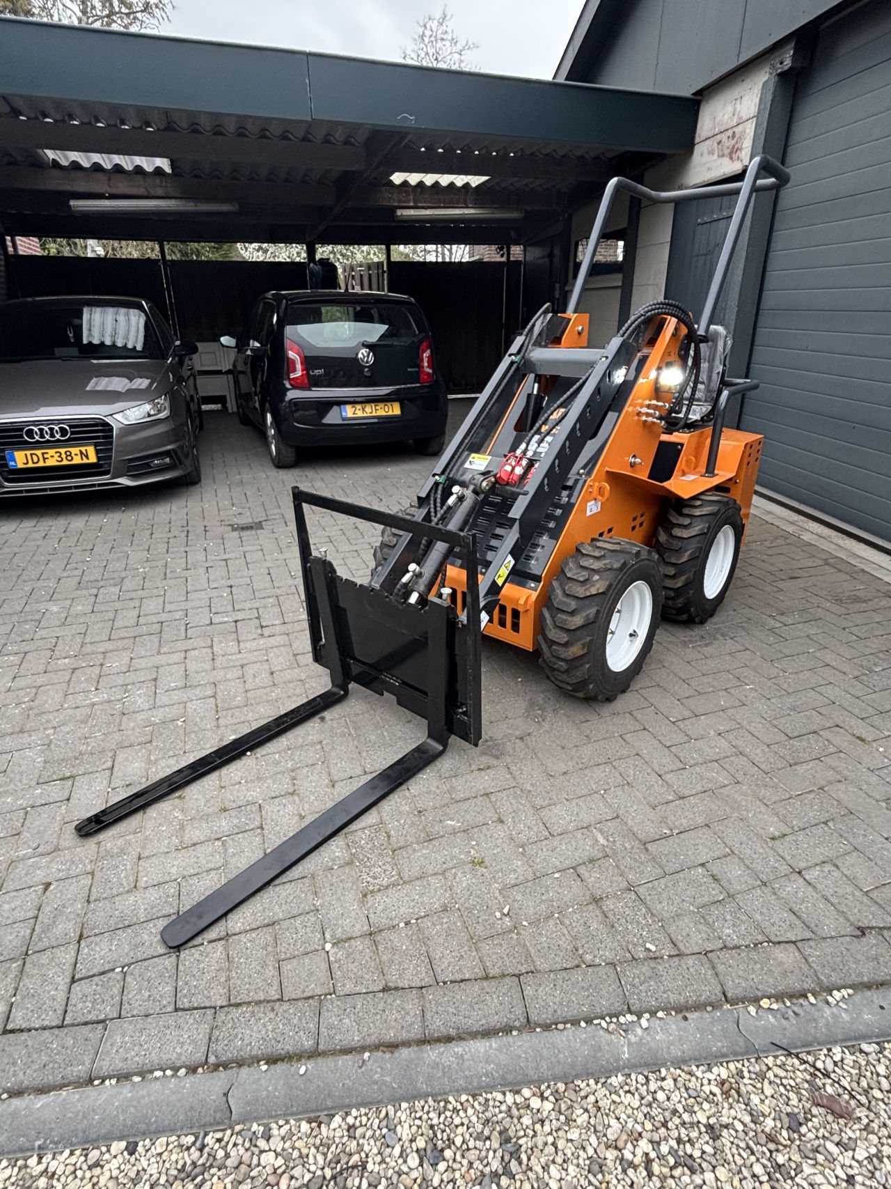 BCT Minishovel ( bobcat skidster)