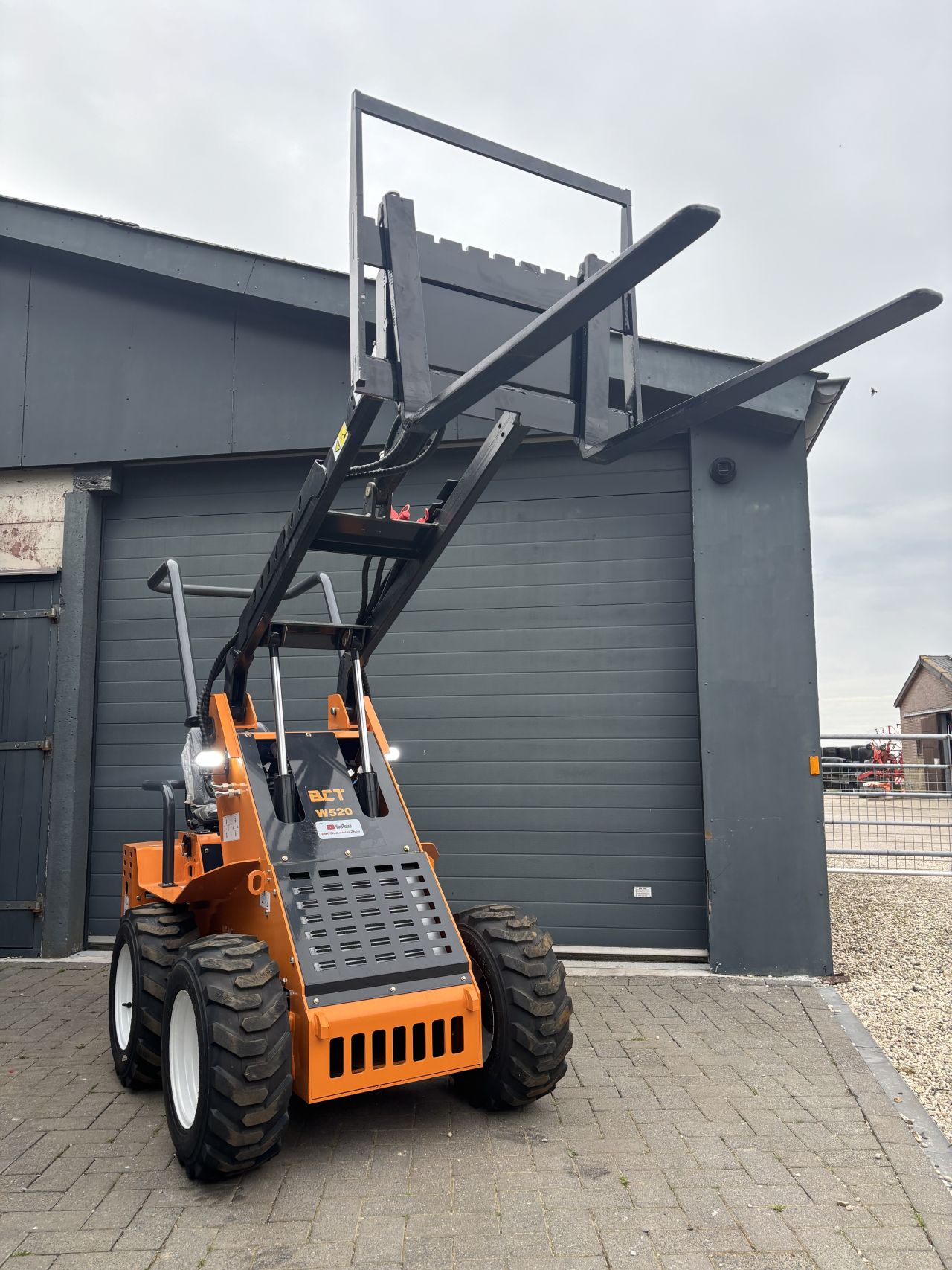 BCT Minishovel ( bobcat skidster)
