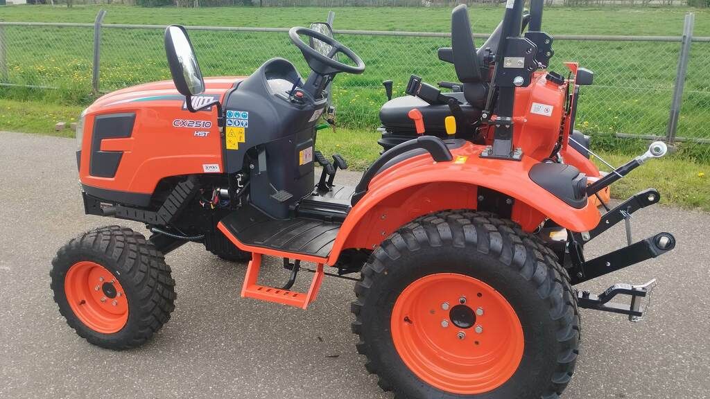 KIOTI CX2510 hst Rops 4wd 25 pk nieuw ACTIE live is to short to buy a boring tractor !! evt met voorlader