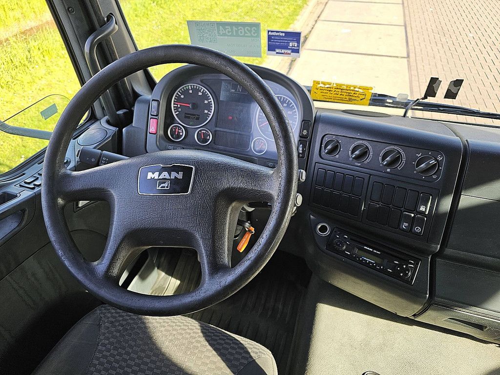 M.A.N. 18.330 TGM doka driving school