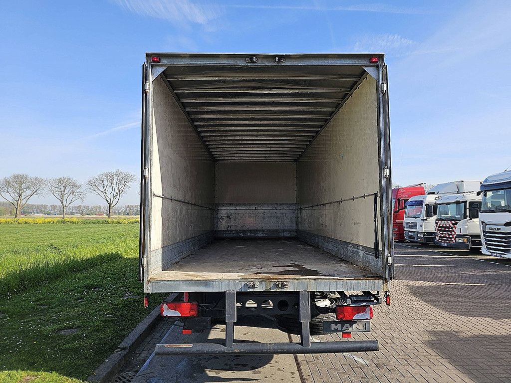 M.A.N. 18.330 TGM doka driving school