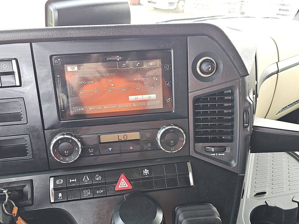 MERCEDES-BENZ ACTROS 1843