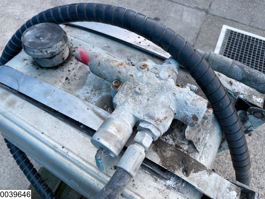 Hyva Tank, pump, hoses, control valve