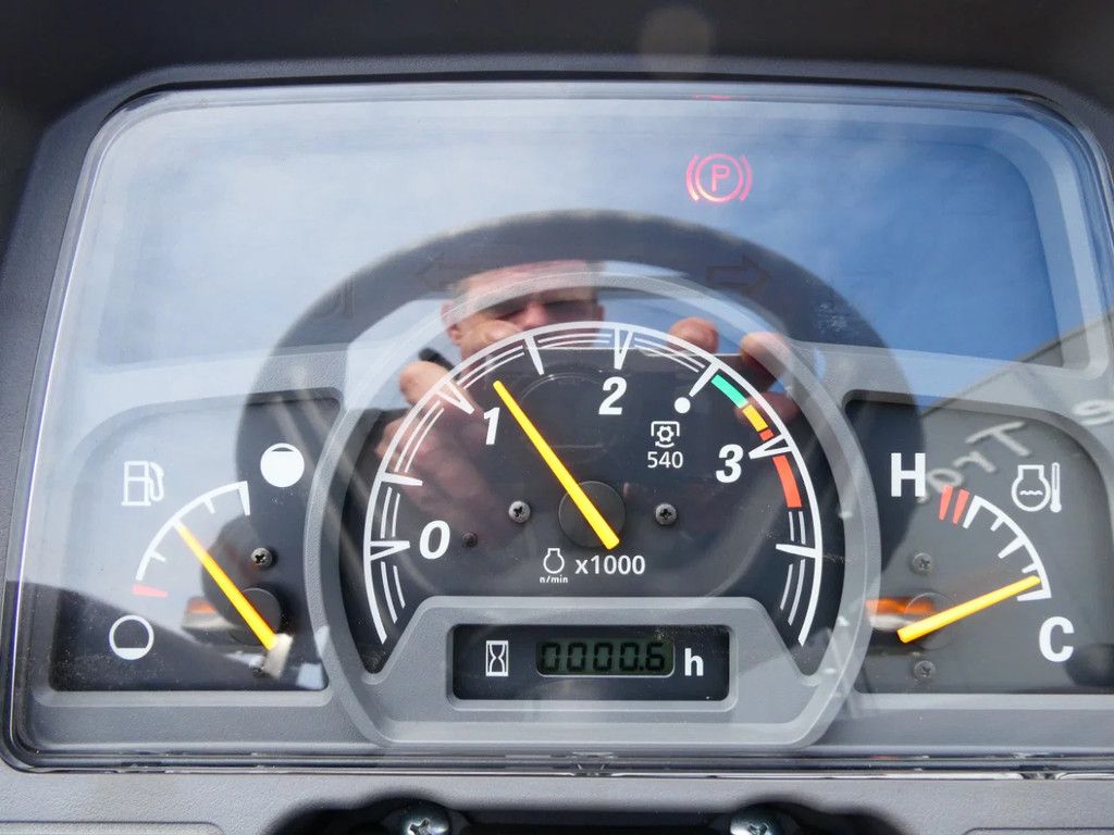 Iseki TXGS-24 4wd HST / 0001 Draaiuren / Middenondermaaidek