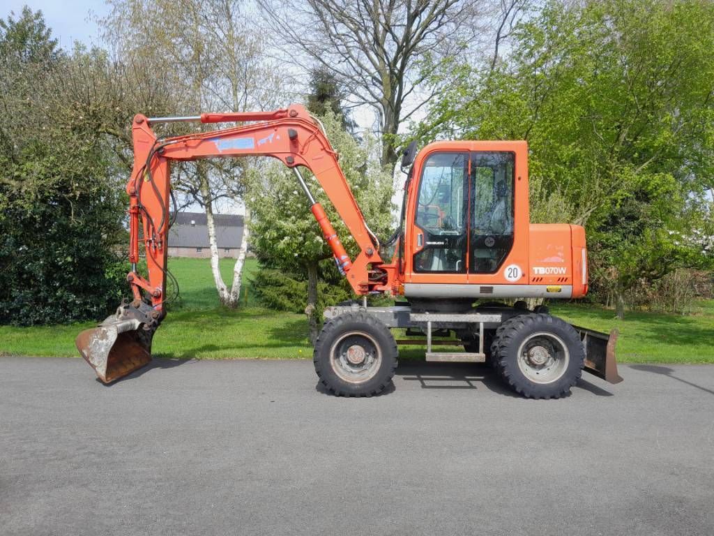 Takeuchi TB070 mobiele kraan graafmachine NL kenteken