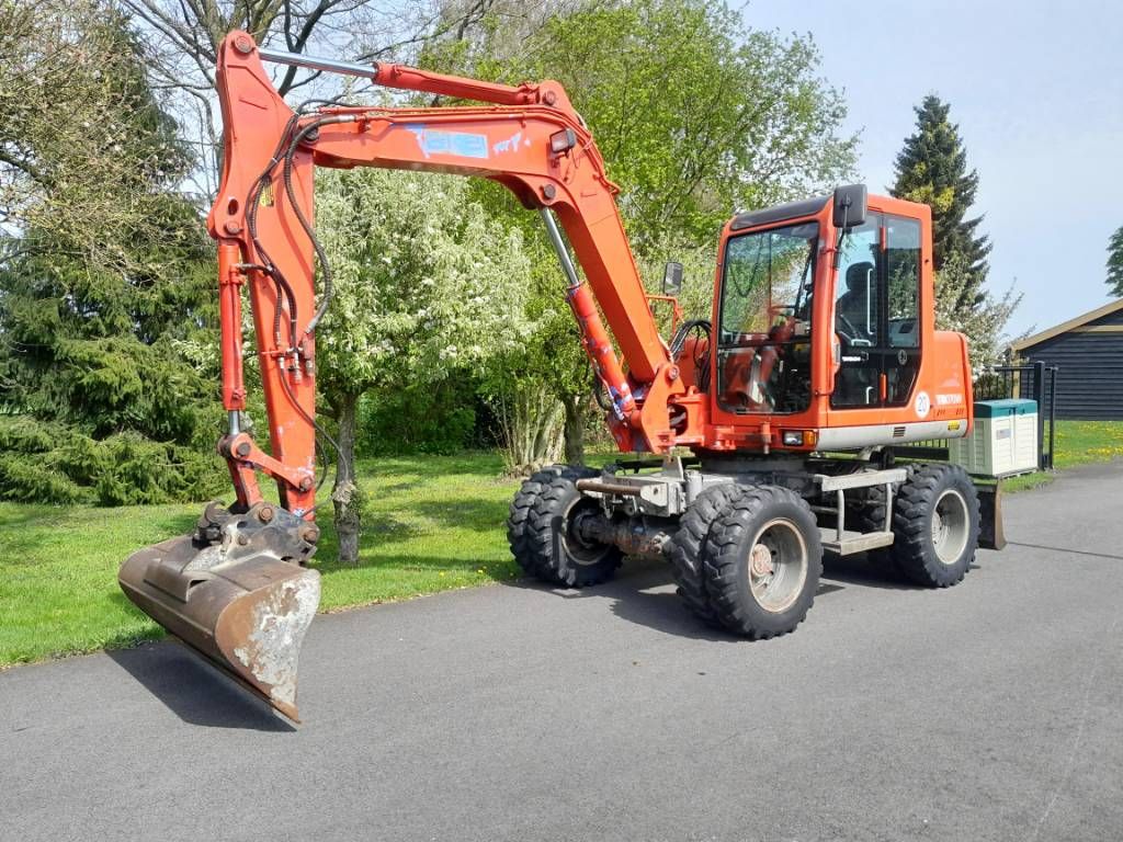 Takeuchi TB070 mobiele kraan graafmachine NL kenteken