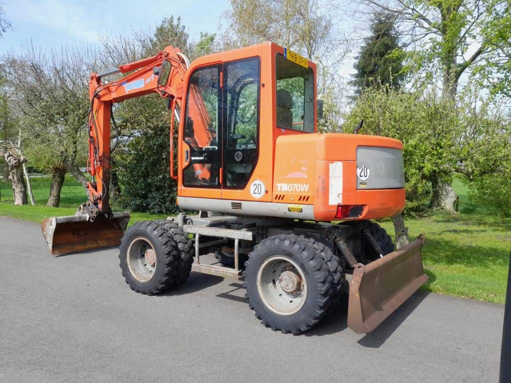 Takeuchi TB070 mobiele kraan graafmachine NL kenteken