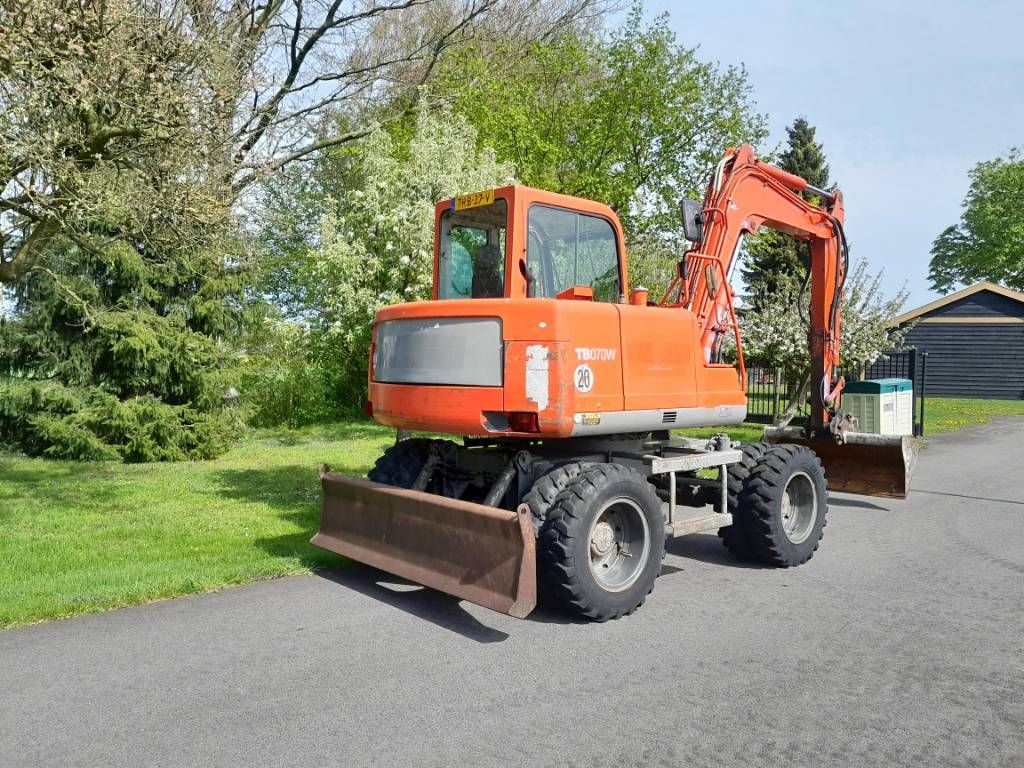 Takeuchi TB070 mobiele kraan graafmachine NL kenteken