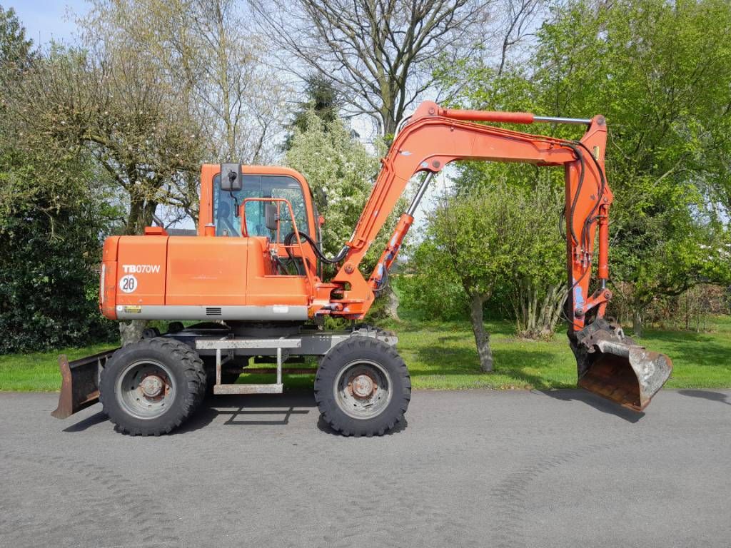 Takeuchi TB070 mobiele kraan graafmachine NL kenteken