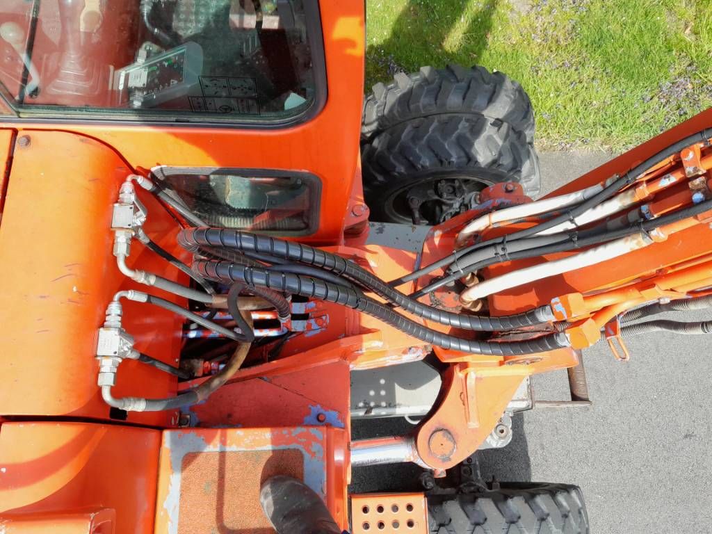 Takeuchi TB070 mobiele kraan graafmachine NL kenteken