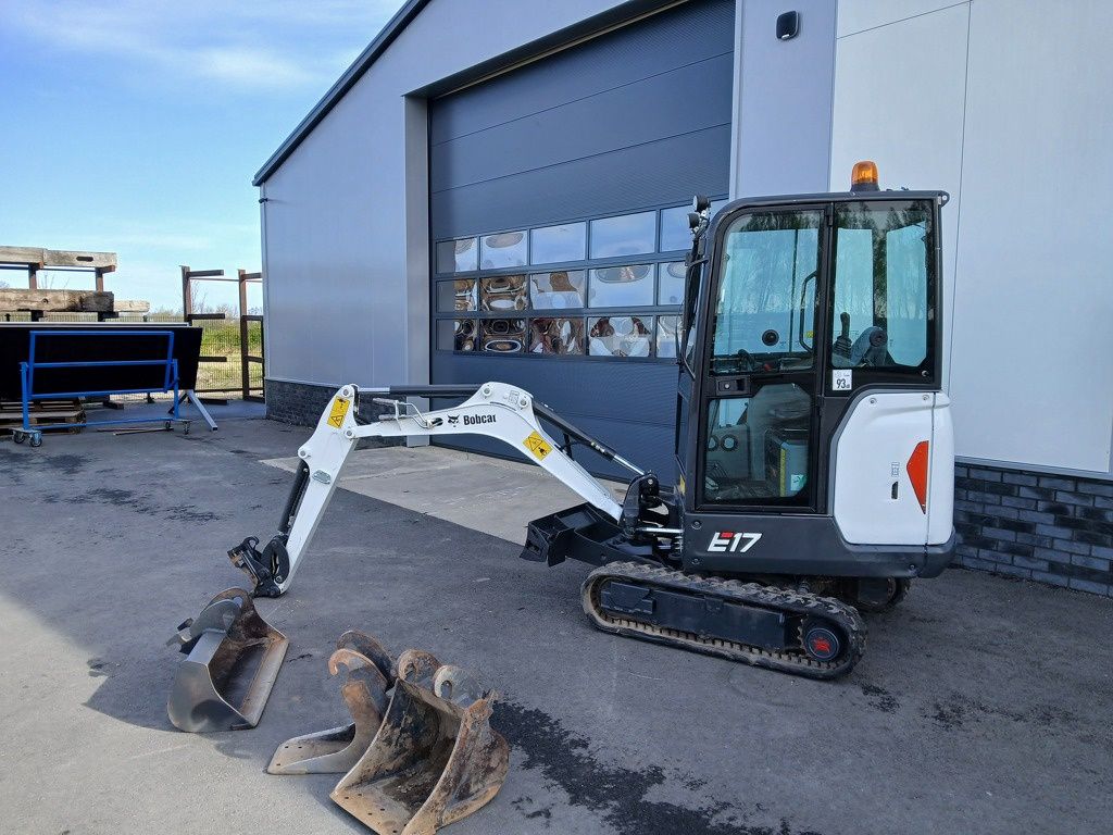 Bobcat E17