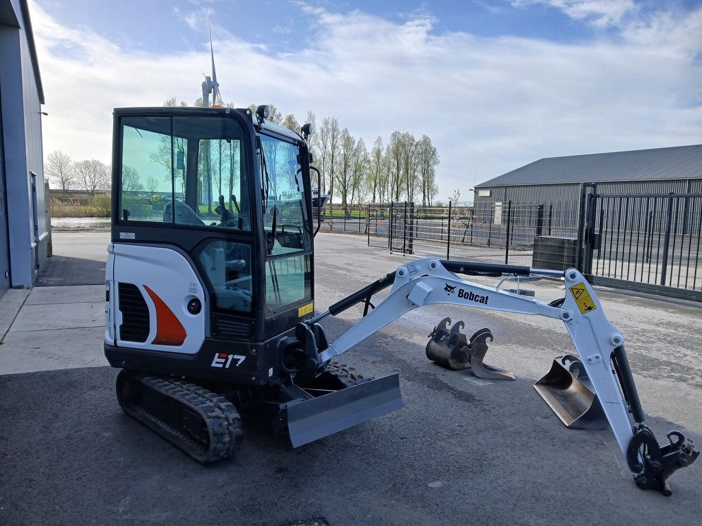 Bobcat E17