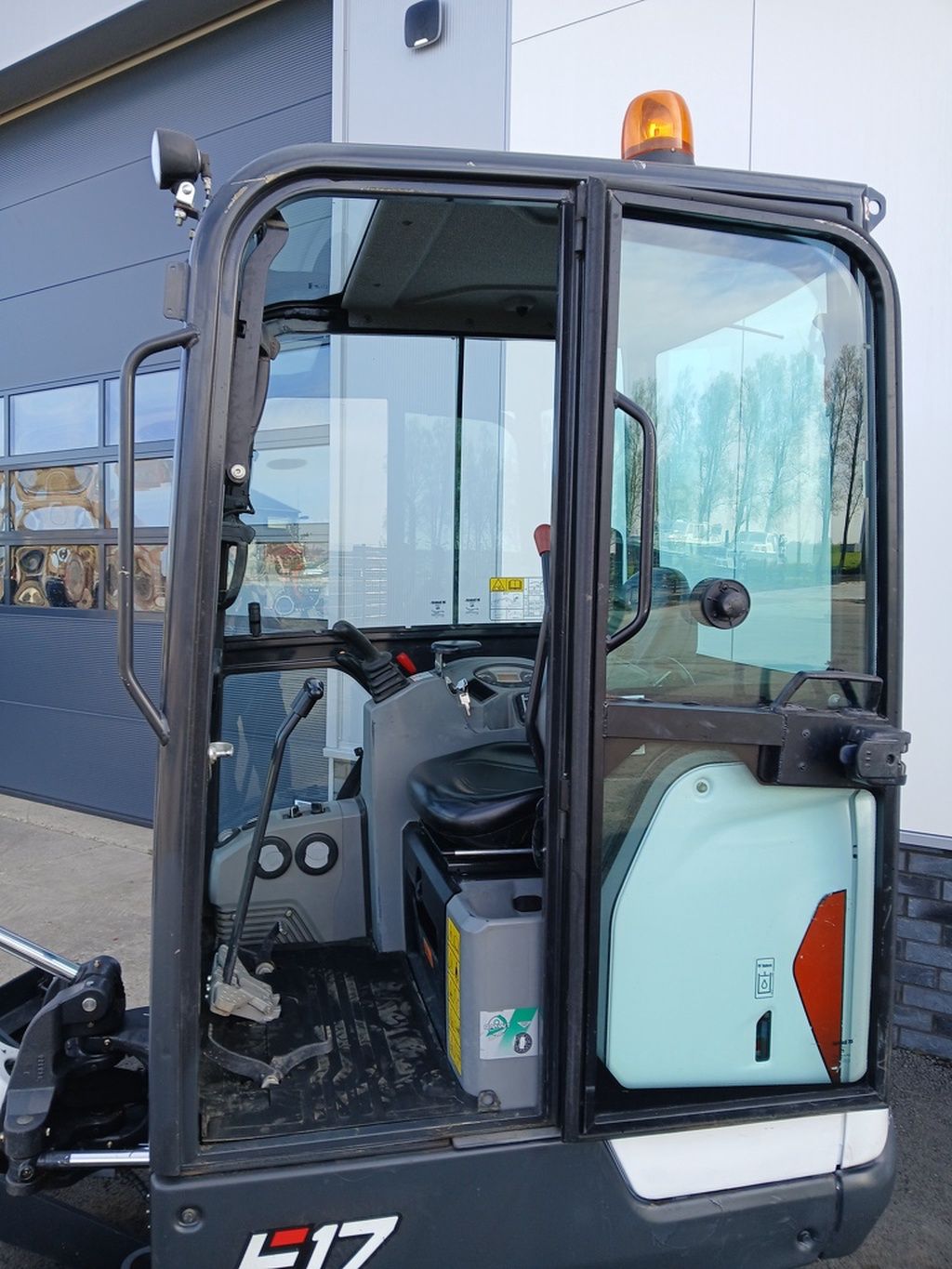 Bobcat E17
