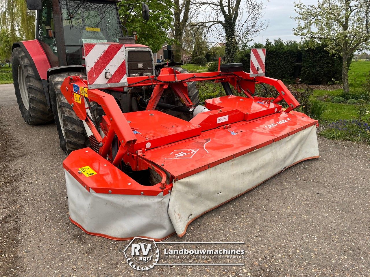 Kuhn GMD 802F-FF | Geheel nagezien, geschikt voor stalvoeren!