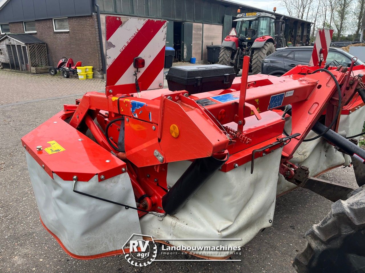 Kuhn GMD 802F-FF | Geheel nagezien, geschikt voor stalvoeren!