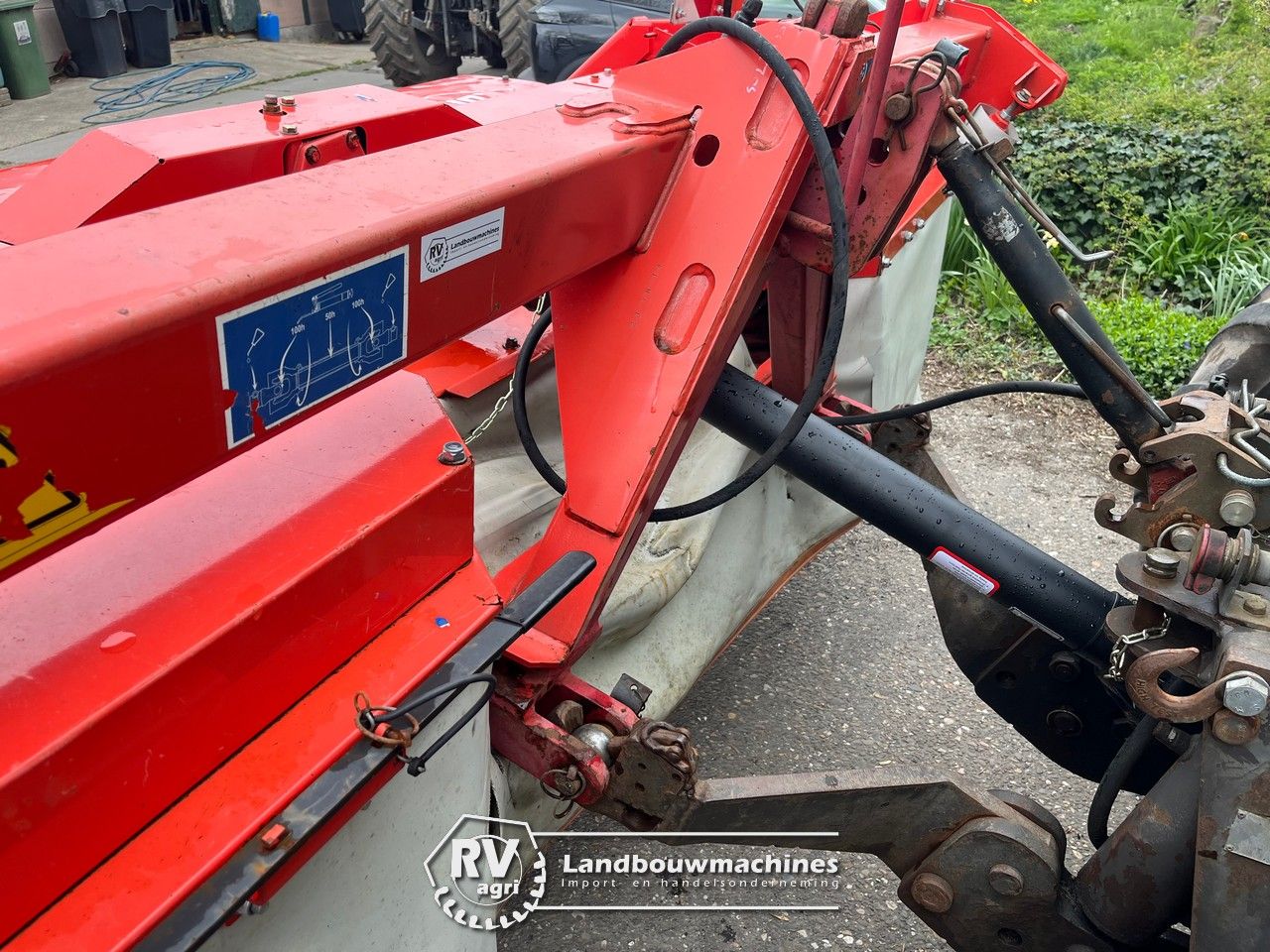 Kuhn GMD 802F-FF | Geheel nagezien, geschikt voor stalvoeren!