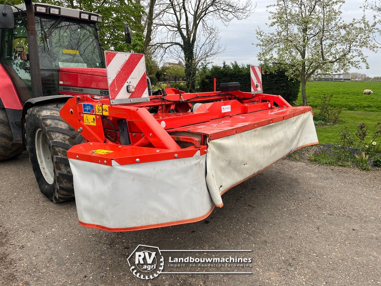 Kuhn GMD 802F-FF | Geheel nagezien, geschikt voor stalvoeren!
