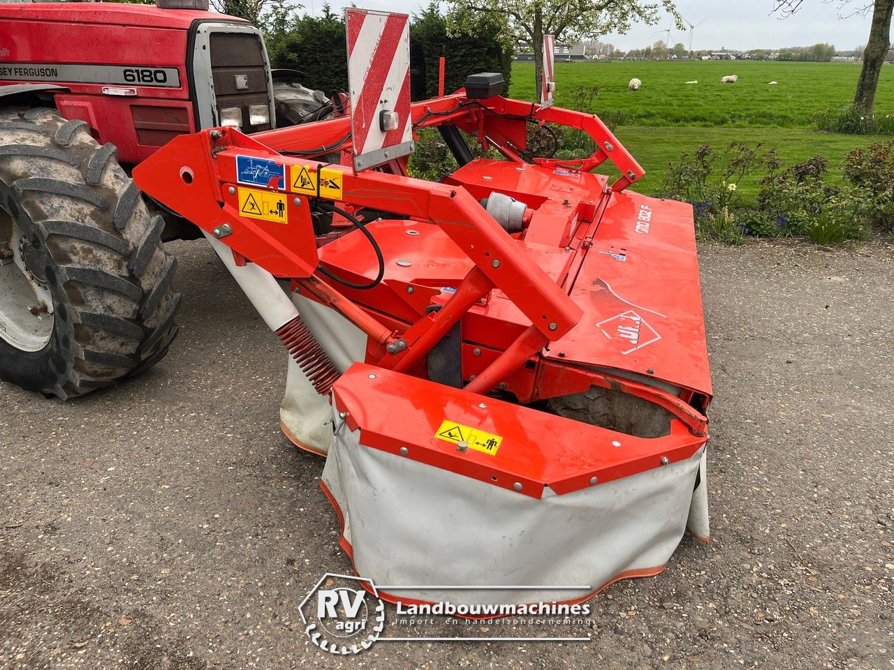 Kuhn GMD 802F-FF | Geheel nagezien, geschikt voor stalvoeren!