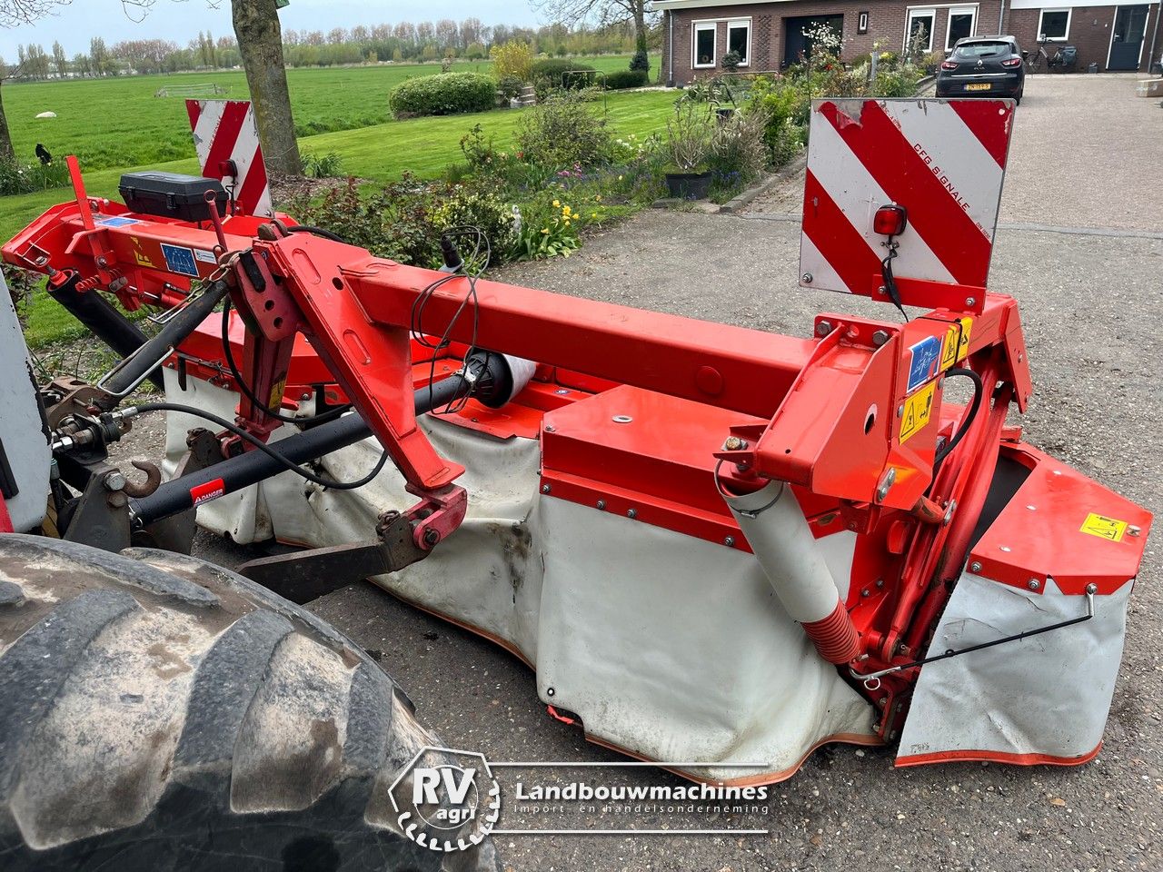 Kuhn GMD 802F-FF | Geheel nagezien, geschikt voor stalvoeren!