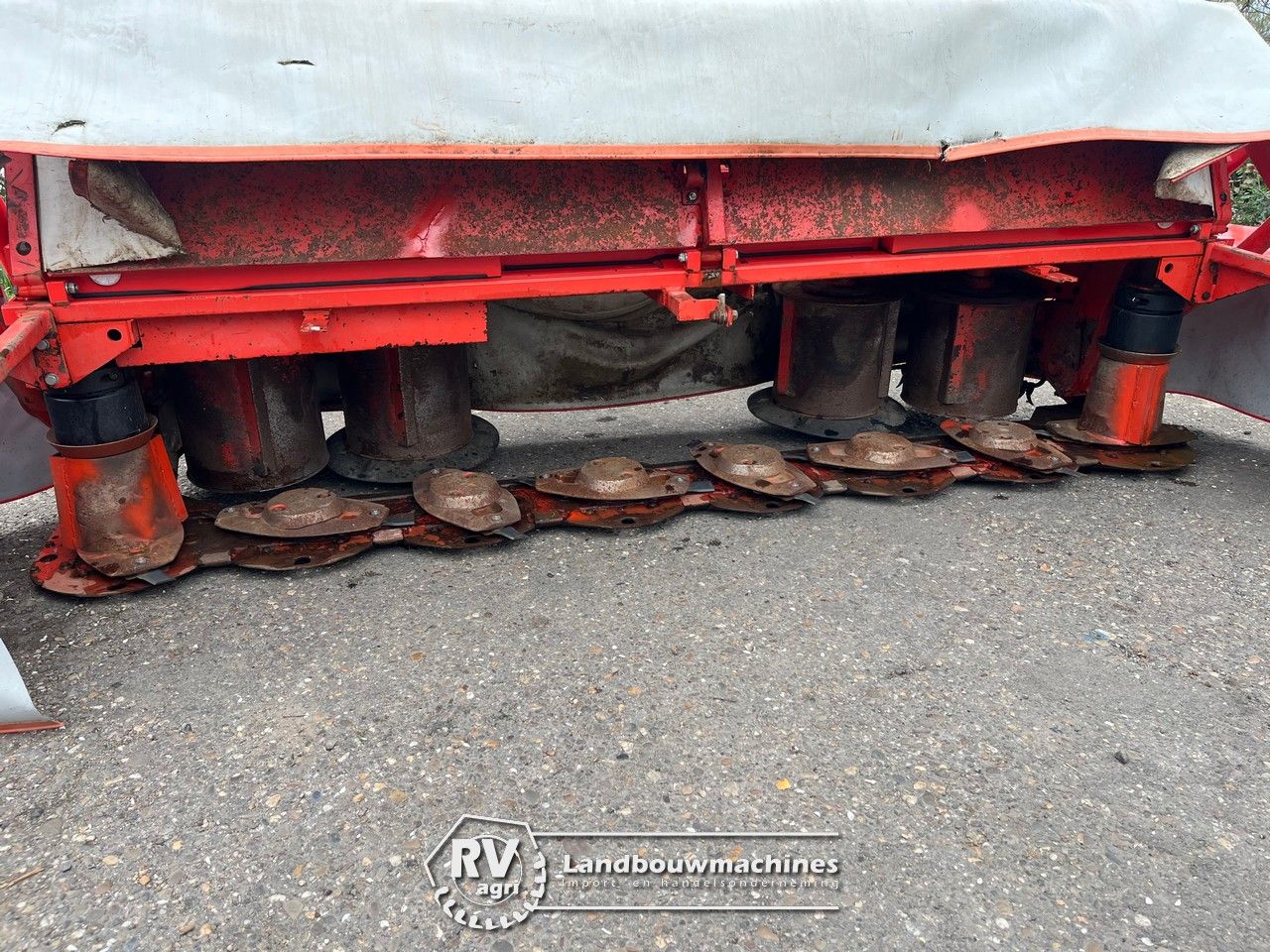 Kuhn GMD 802F-FF | Geheel nagezien, geschikt voor stalvoeren!