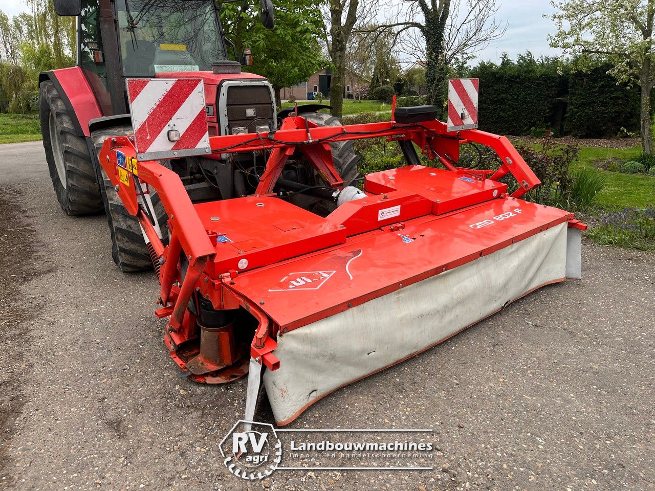 Kuhn GMD 802F-FF | Geheel nagezien, geschikt voor stalvoeren!