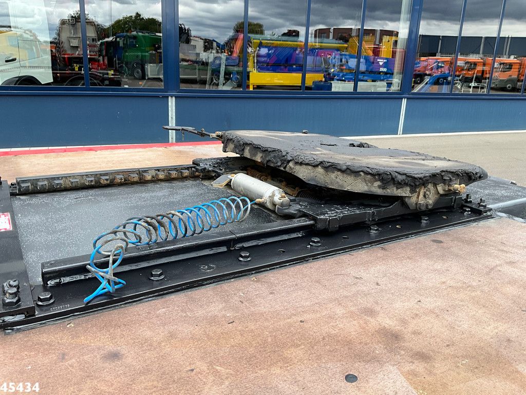 Mercedes-Benz Arocs 3251 8x4 Euro 6 Retarder HMF 85 Tonmeter laadkraan Fly-Jib