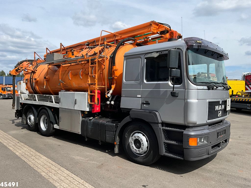 MAN 26.400 Kroll 14.5m³ kolkenzuiger Euro 2 Manual Gearbox
