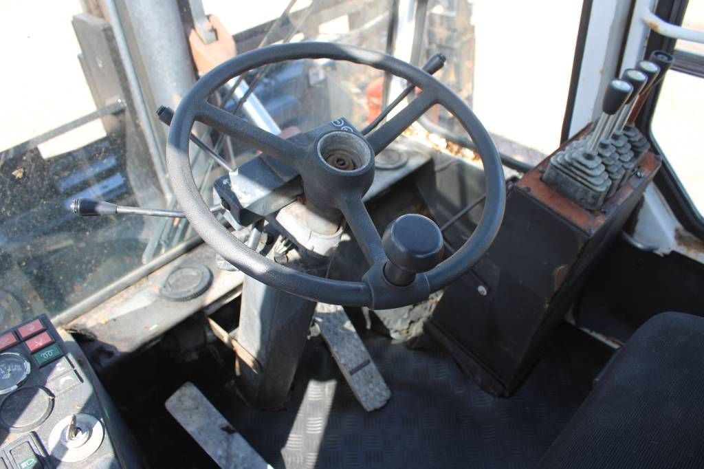 Kalmar DC 13.6-600 empty container handler