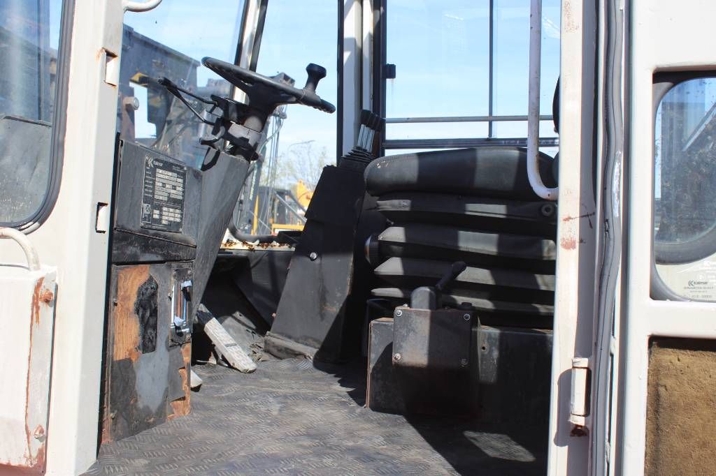 Kalmar DC 13.6-600 empty container handler