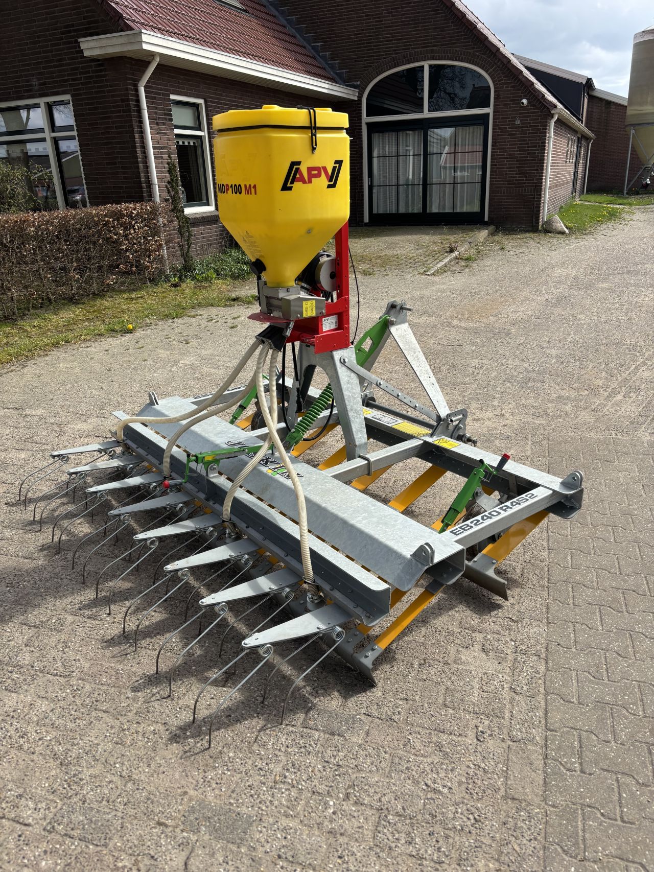 Joskin scariflex 2.40 weidebeluchter doorzaaimachine