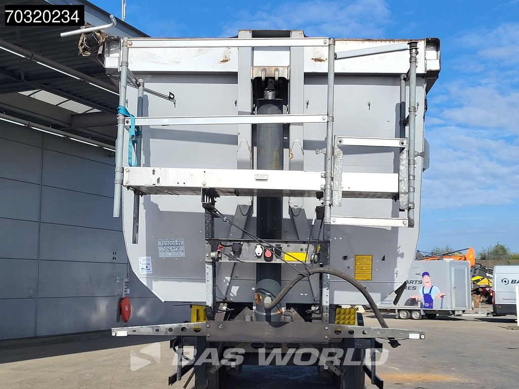 Schmitz SGF*S3 44m3 Grain Hatch Lift Axle