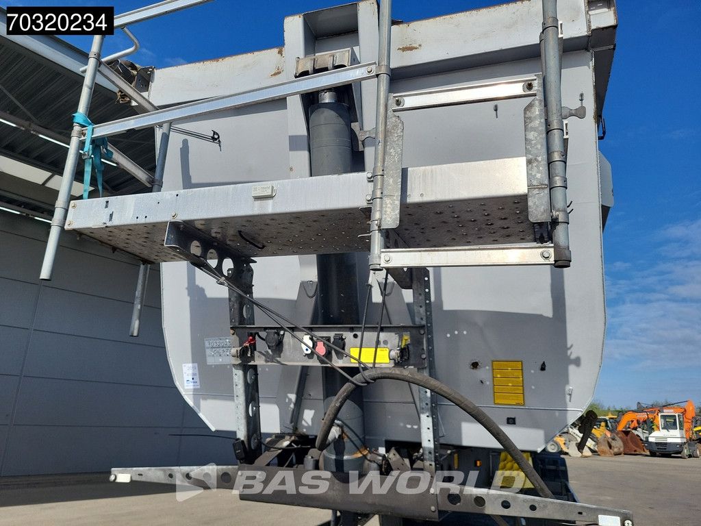 Schmitz SGF*S3 44m3 Grain Hatch Lift Axle