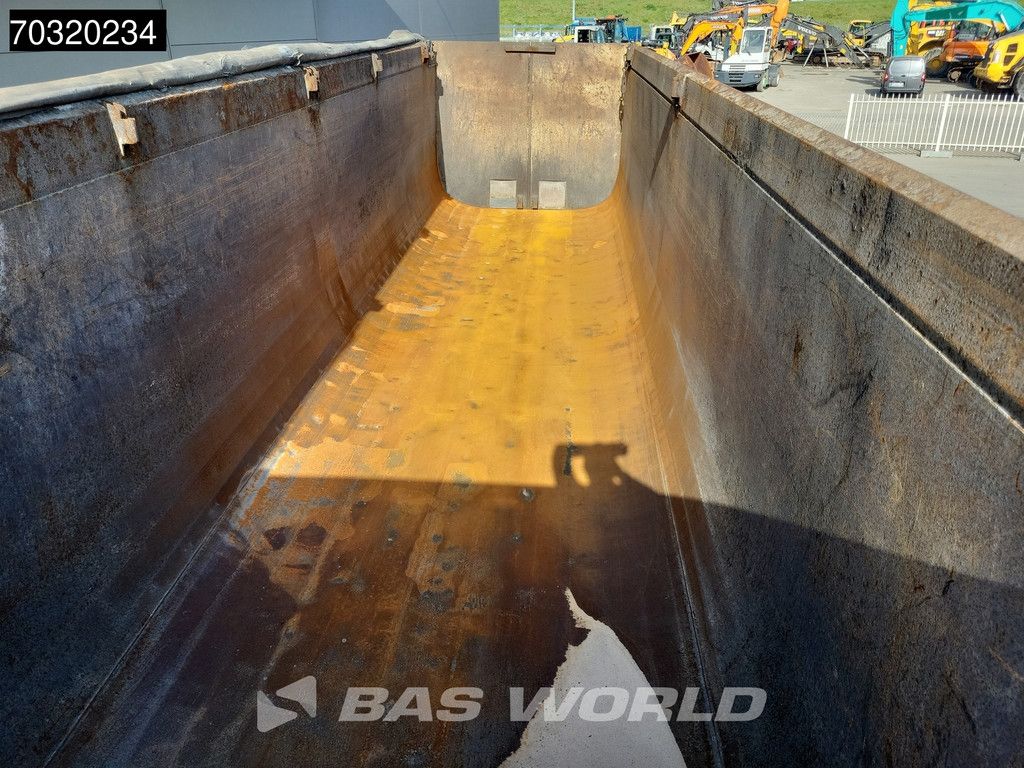 Schmitz SGF*S3 44m3 Grain Hatch Lift Axle