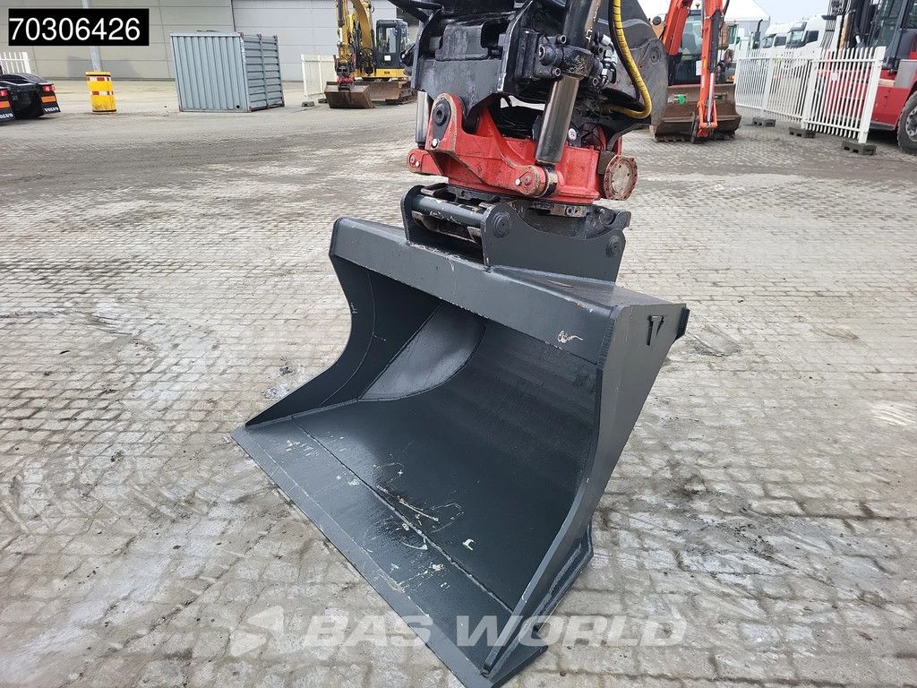 Liebherr R926 Compact Tiltrotator