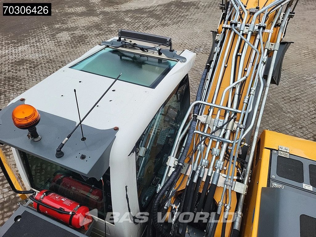 Liebherr R926 Compact Tiltrotator