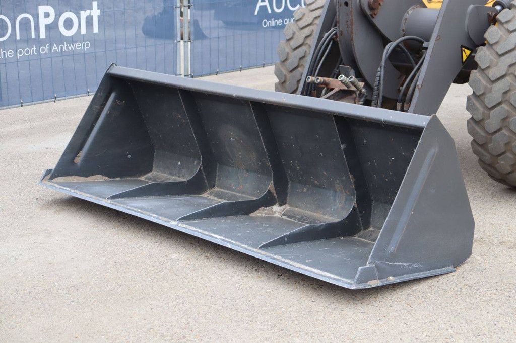 Volvo L32B-Z Diesel Wheel Loader 49kW 2001