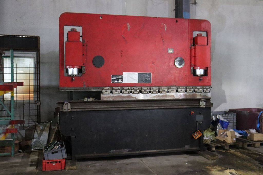 Press brake Shandong WF67Y Electric 200t 2010