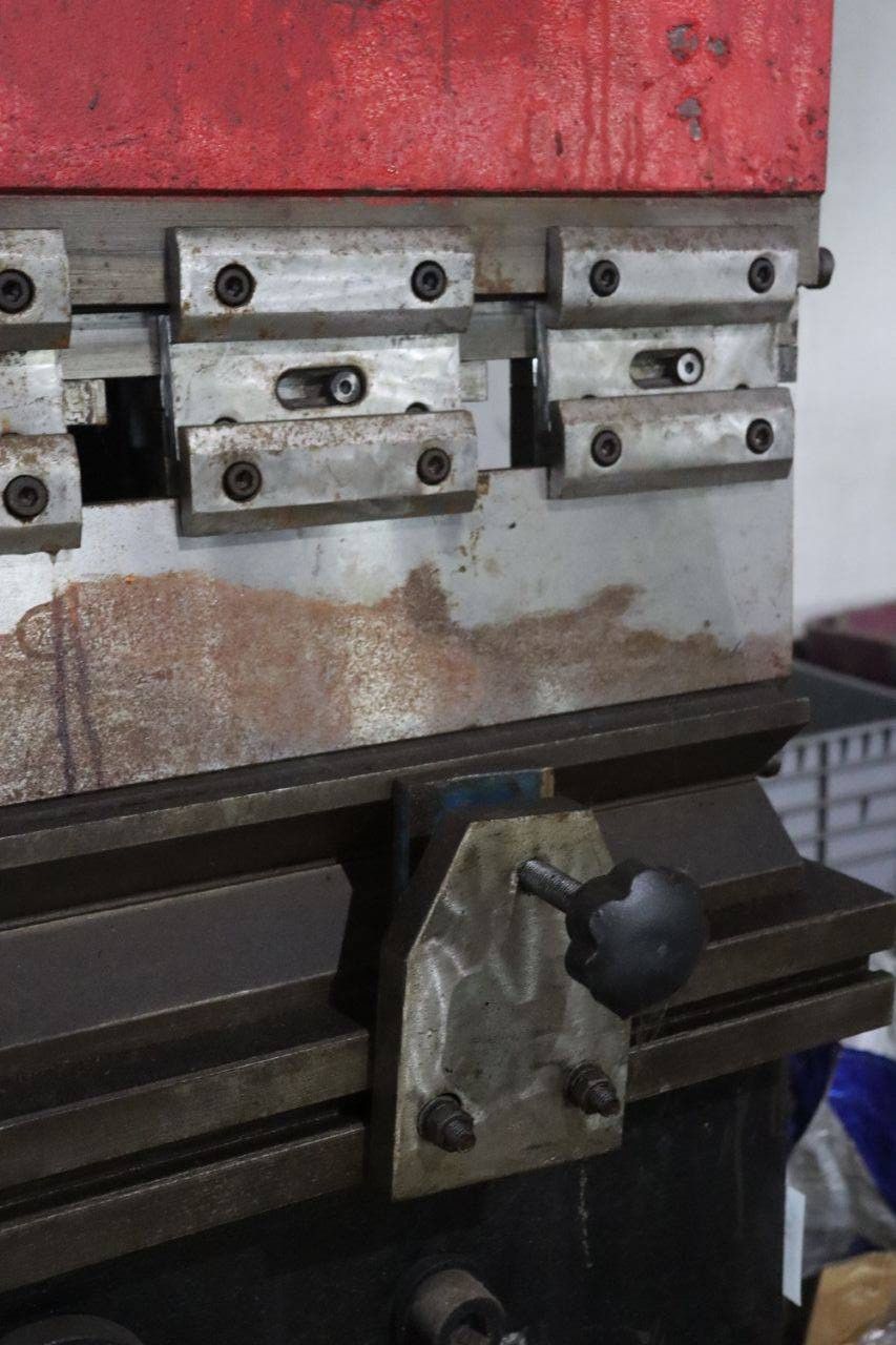 Press brake Shandong WF67Y Electric 200t 2010