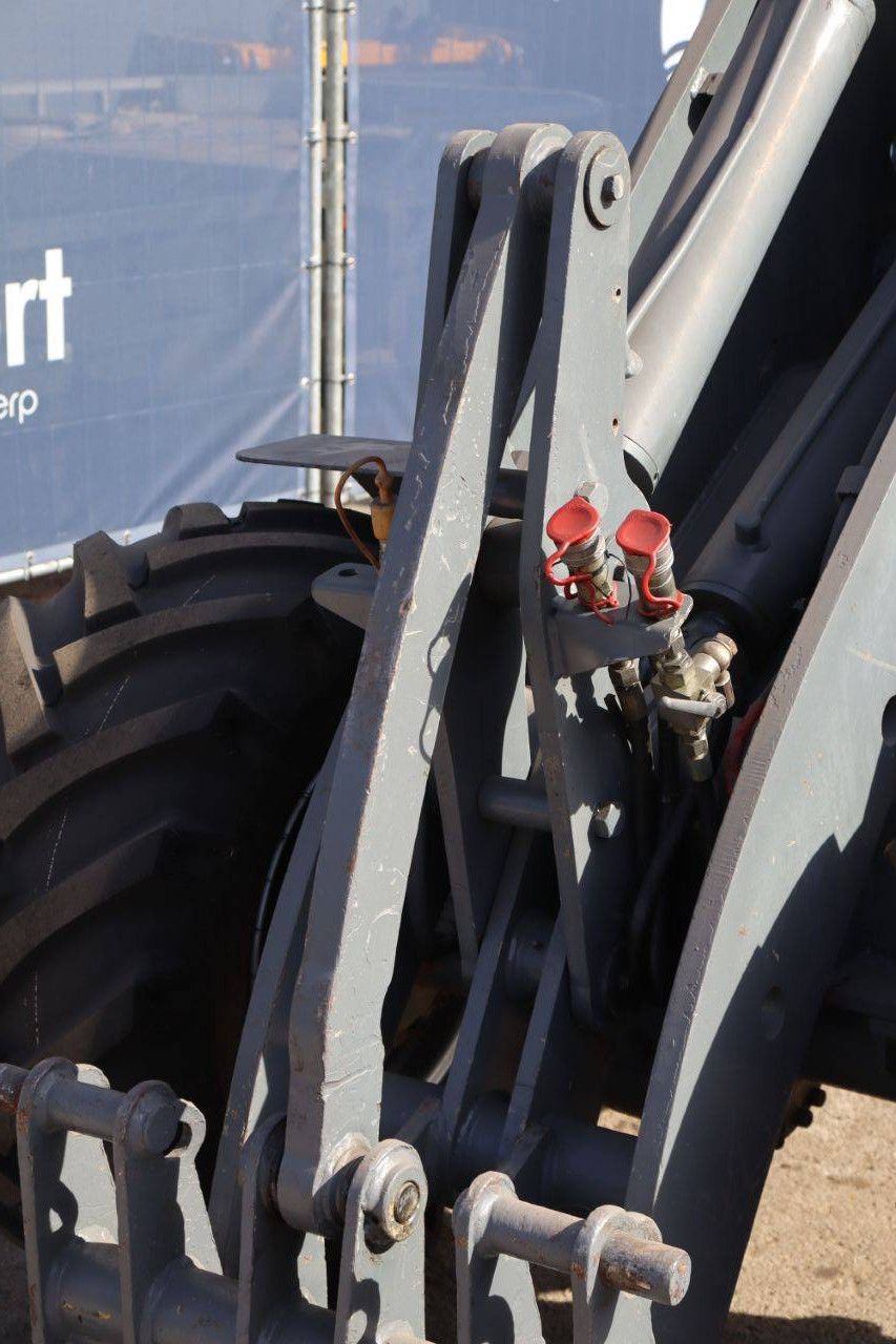 Wiellader Giant V6001T-CAB Diesel 44kW 2006