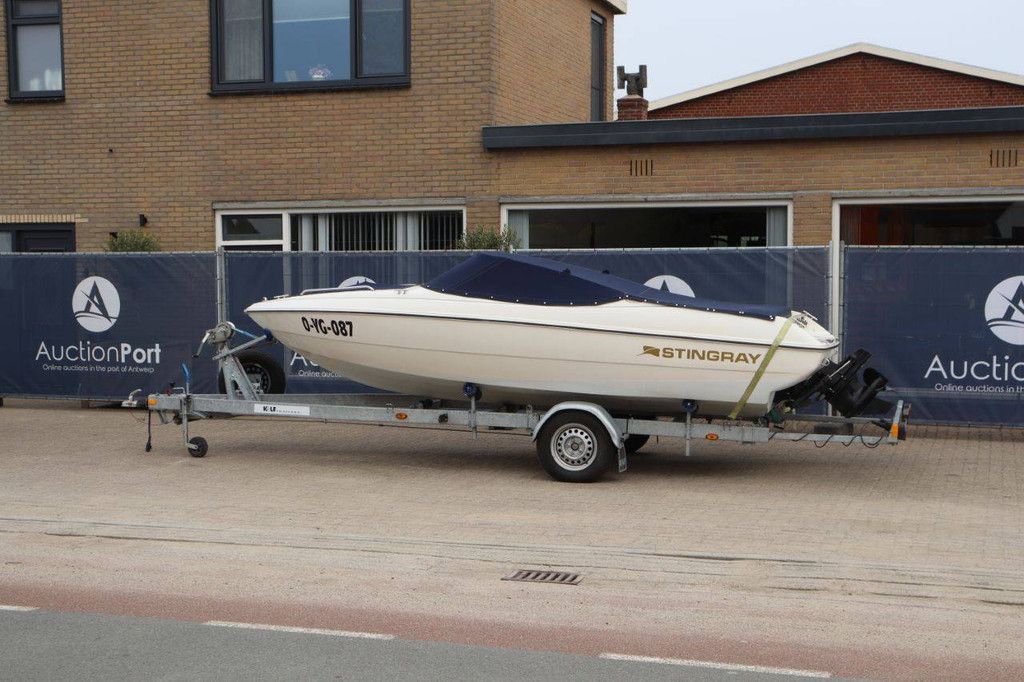 Schnellboot Stingray 180 GT Benzin 2000 mit Trailer 1800kg 2017 (Margin)
