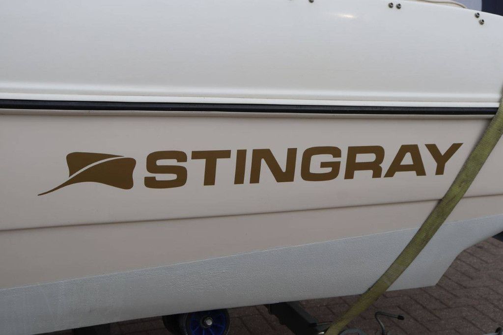 Schnellboot Stingray 180 GT Benzin 2000 mit Trailer 1800kg 2017 (Margin)