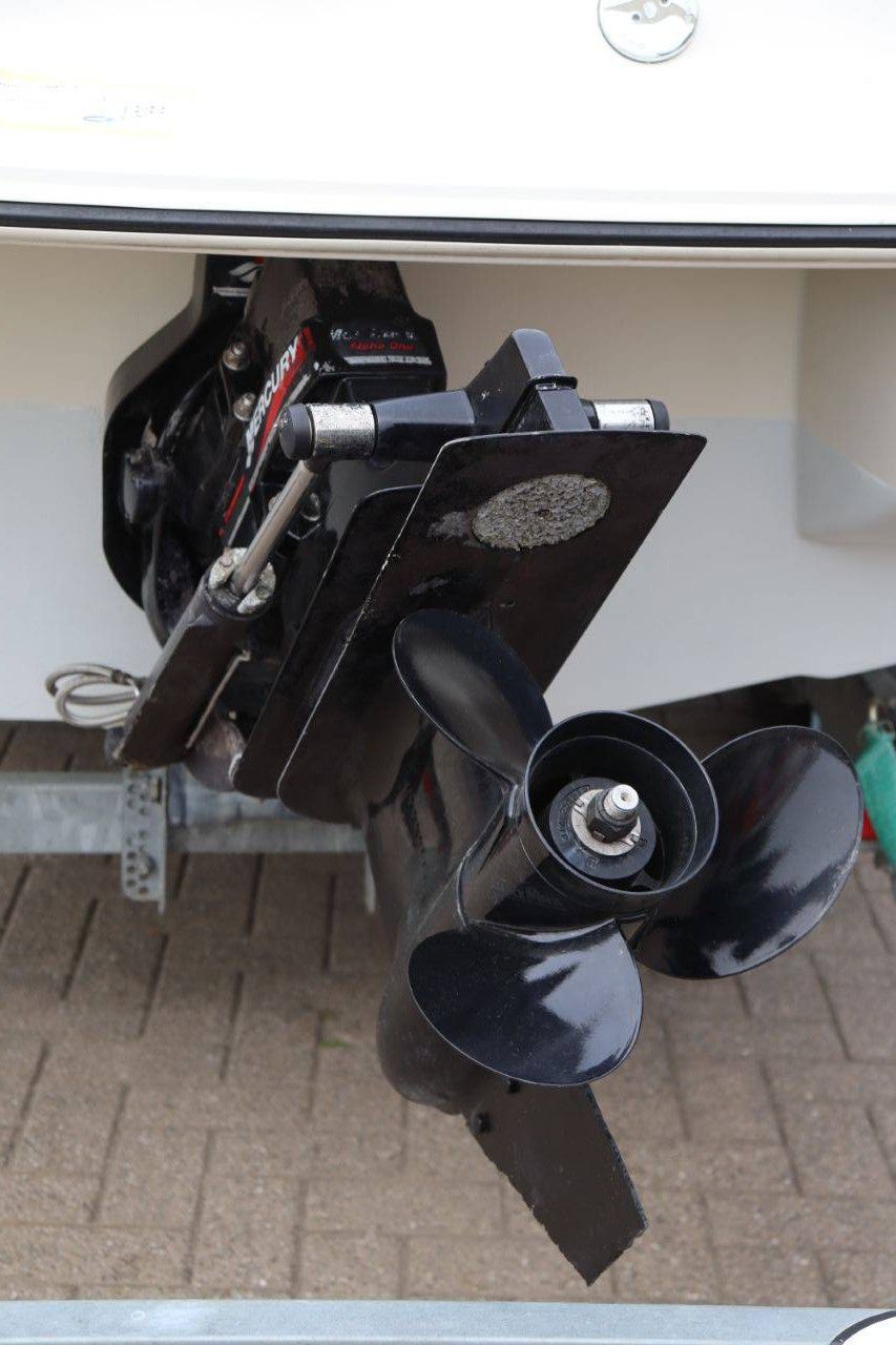 Schnellboot Stingray 180 GT Benzin 2000 mit Trailer 1800kg 2017 (Margin)