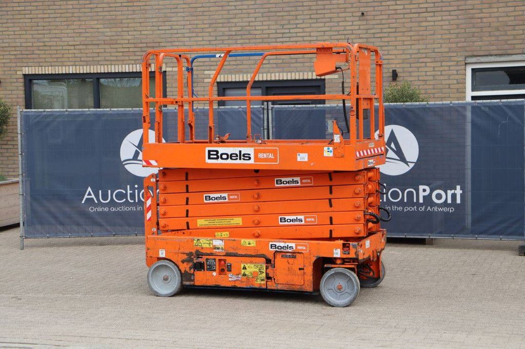 Genie GS-4047 Electric Scissor Lift 13.7m 2013