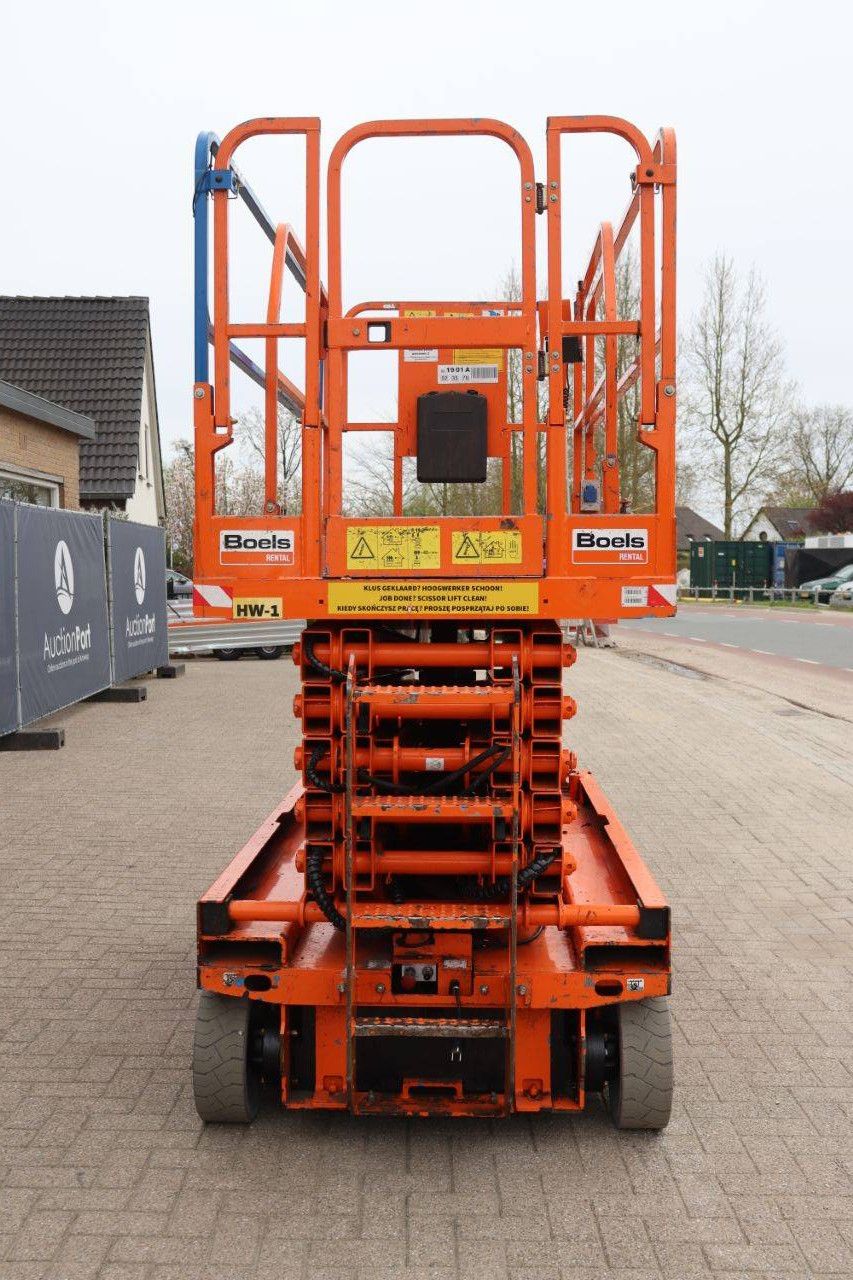 Genie GS-4047 Electric Scissor Lift 13.7m 2013
